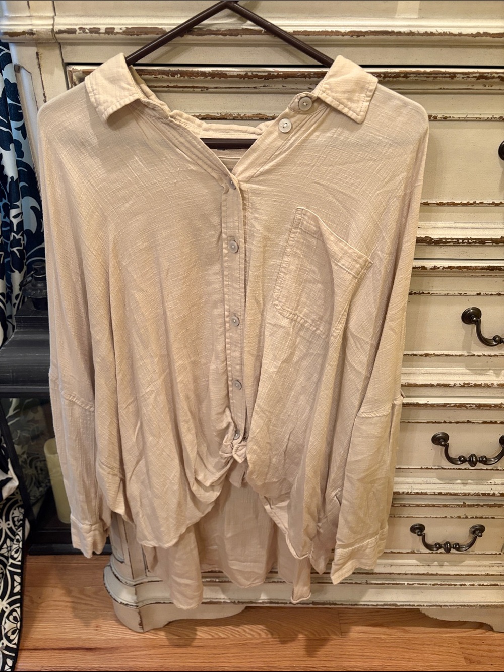 American Eagle Light Cream Button-Up Top